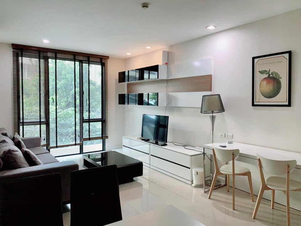 โอทู ฮิป คอนโดมิเนียม [02 Hip Condominium]